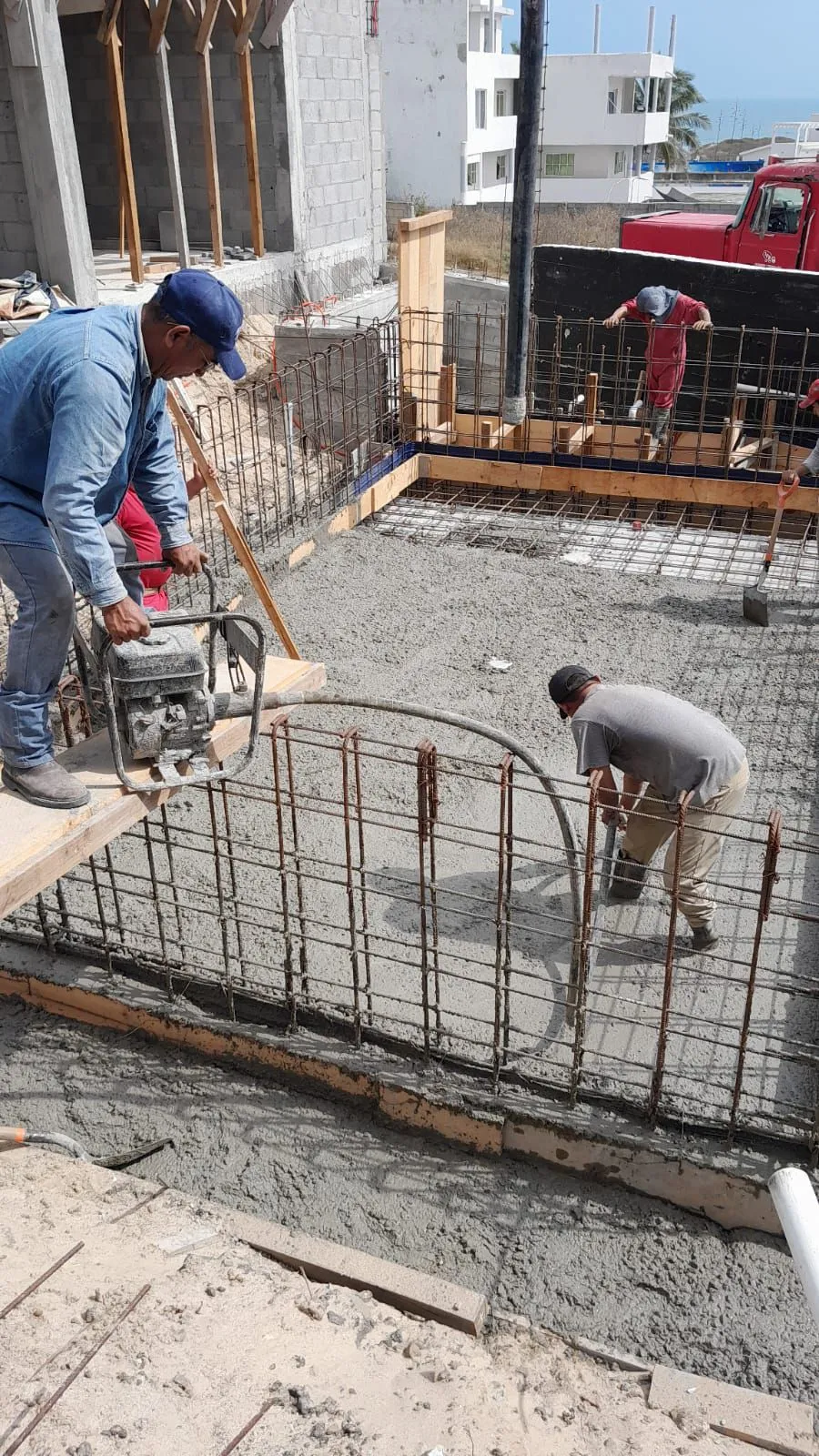 Foto 2 proyecto alberca moderna.